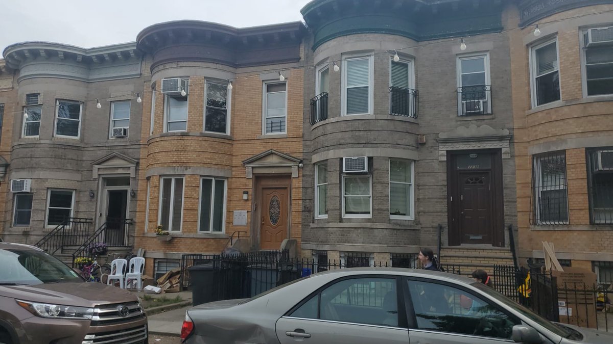 AlexRapaport's tweet image. Why is it acceptable for @ConEdison not to repair people's electricity in #BoroPark #Brooklyn #NYC??
Close to 20 people waiting for a week on 53rd St

@NYGovCuomo @NYCMayor @BKBoroHall @NYSenatorFelder @SEichenstein @KalmanYegerNYC @DavidSchwartz48 @mayorsCAU @nyc311 please help.