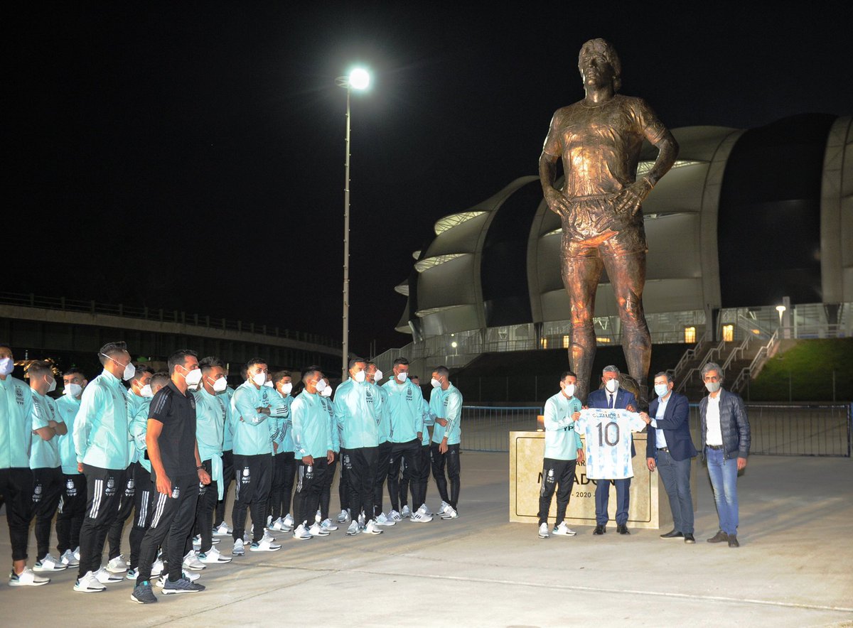 Leo Messi On Twitter The Legend Lionel Messi During The Unveiling Of Diego Maradona Statue Outside The Stadium Estadio Unico Of Santiago Del Estero In Argentina Https T Co Opfcroedwp
