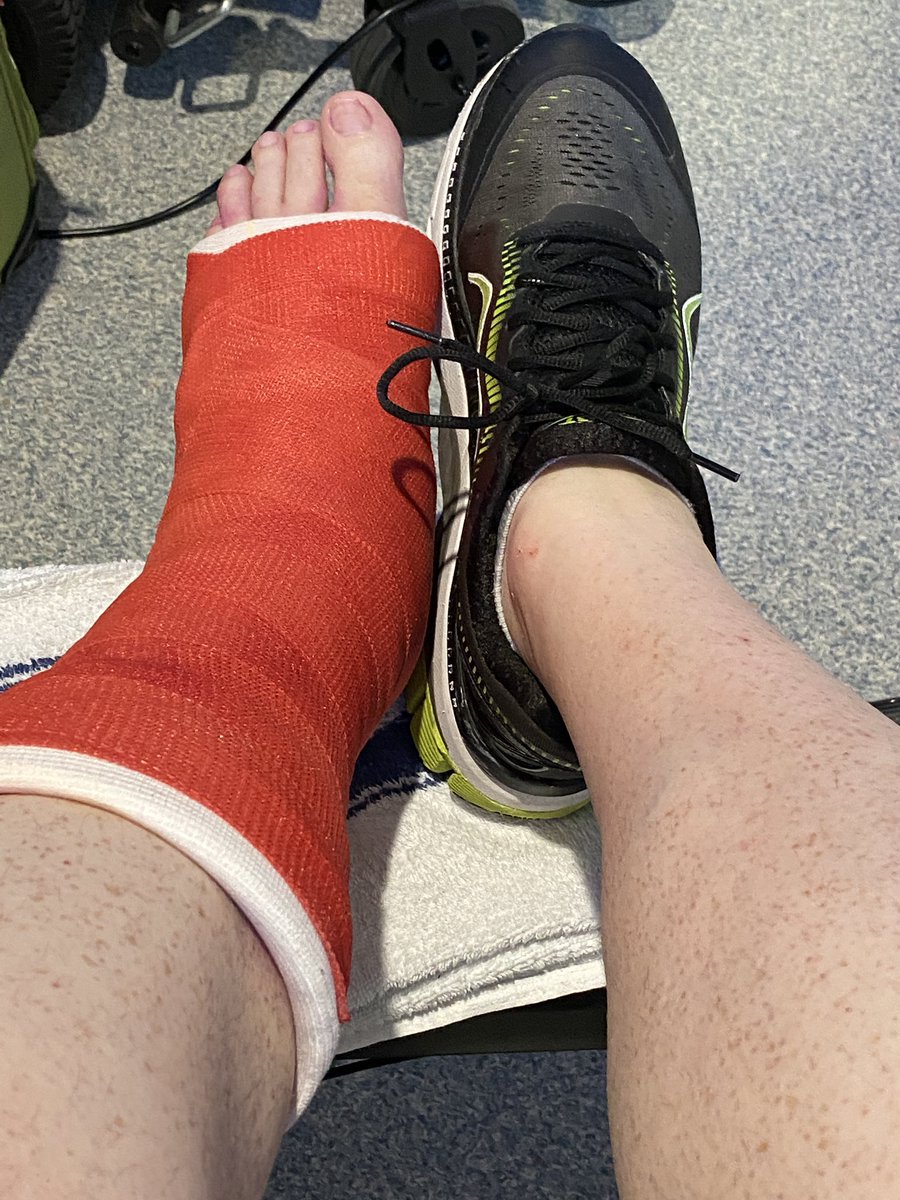 iPilko's tweet image. #NotADoctor does this count as solidarity? #crazysocks4docs