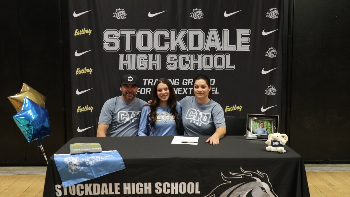 Congratulations to Stockdale Soccer player, Mazzie Leos!  

Mazzie signed to play collegiate soccer at Columbia International University in South Carolina.

Way to go, Mazzie!

@KHSDAthletics <a href="/BVarsityLive/">BVarsityLive</a> <a href="/HometownBAK/">Hometown Sports</a> @TheFieldToday <a href="/BakoSportsNet/">Bakersfield Sports Network</a> <a href="/CIURams/">CIU Rams Athletics</a>