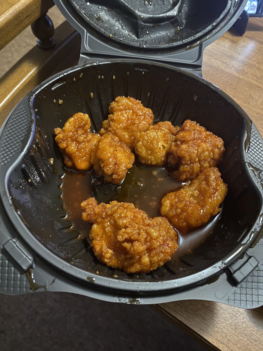 kandy3342's tweet photo. You guys should be embarrassed calling this wings https://t.co/A57VftKOdP