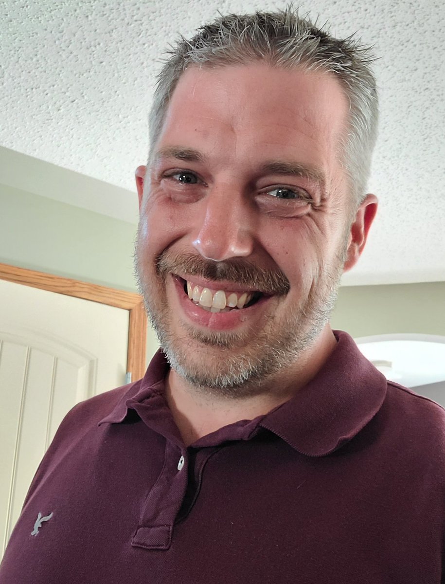 JManOilFan's tweet photo. First day smiles #NewJob #SelfieTime #U-G-L-Y #AintGotNoAlibi #ForgotThePic 😂😂😂 https://t.co/Rp22Tly2Cv