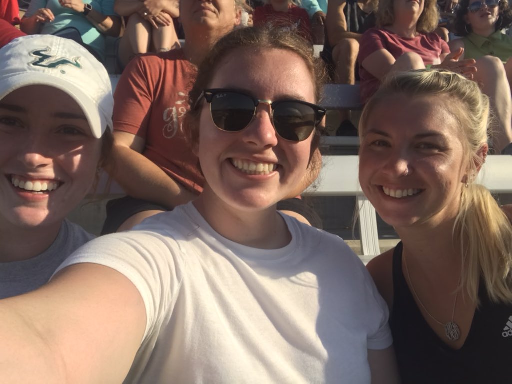 vnesss___'s tweet photo. #WCWS PUT US ON THE JUMBOTRON https://t.co/P6V9dXoGpl