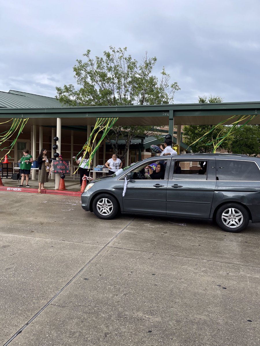 Goodbye 5th grade. We’ll miss you! Have a safe and fun summer. Don’t forget to read 😎