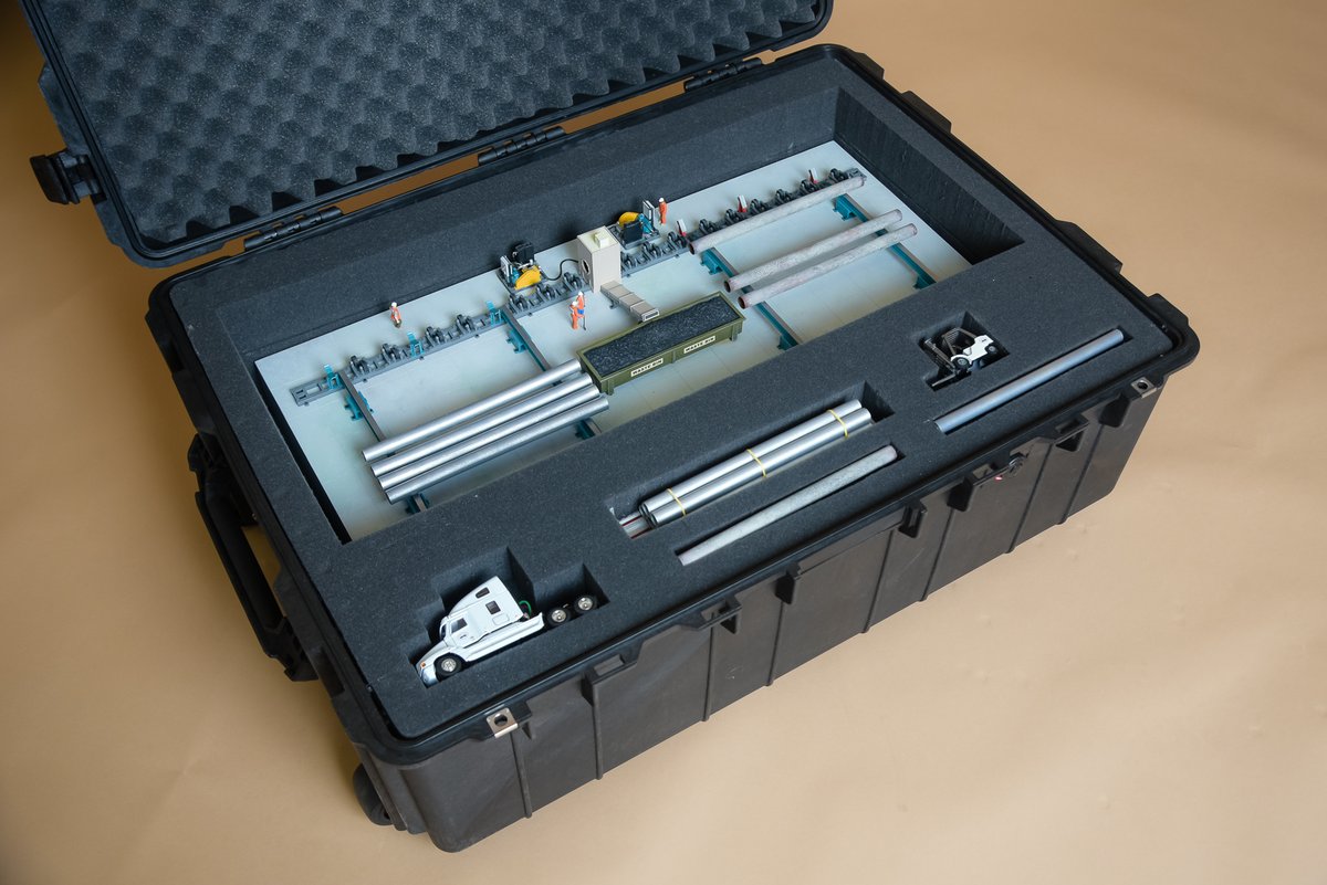 gamlamodelmaker's tweet photo. 1:50 scale #Industrial #Model of the Pipe Cleaning Line for #tradeshow and #presentations. The model is featuring a conveyor, applicable equipment, "dirty" and "clean" pipes, has several workers' figurines for size reference. https://t.co/oeCv2Bl0E3