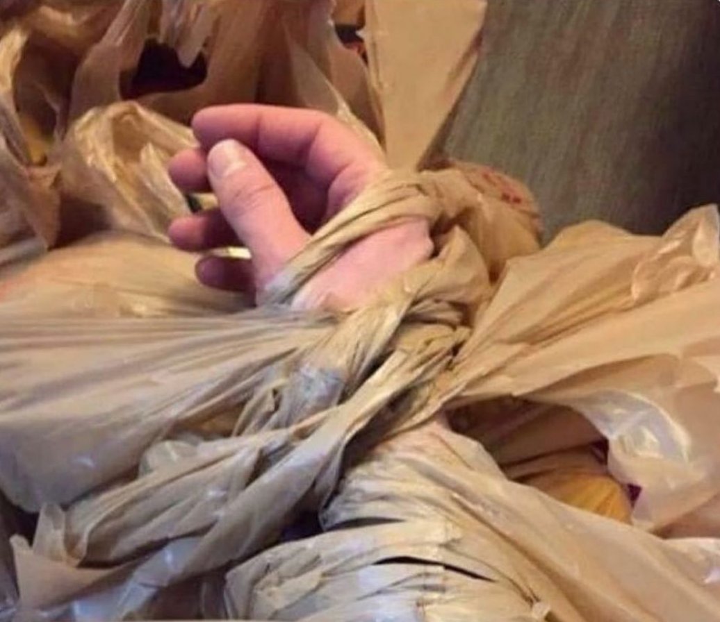 CauseWereGuys's tweet photo. I'd rather lose circulation in my arm than make a second trip https://t.co/ZQE89fh5OH