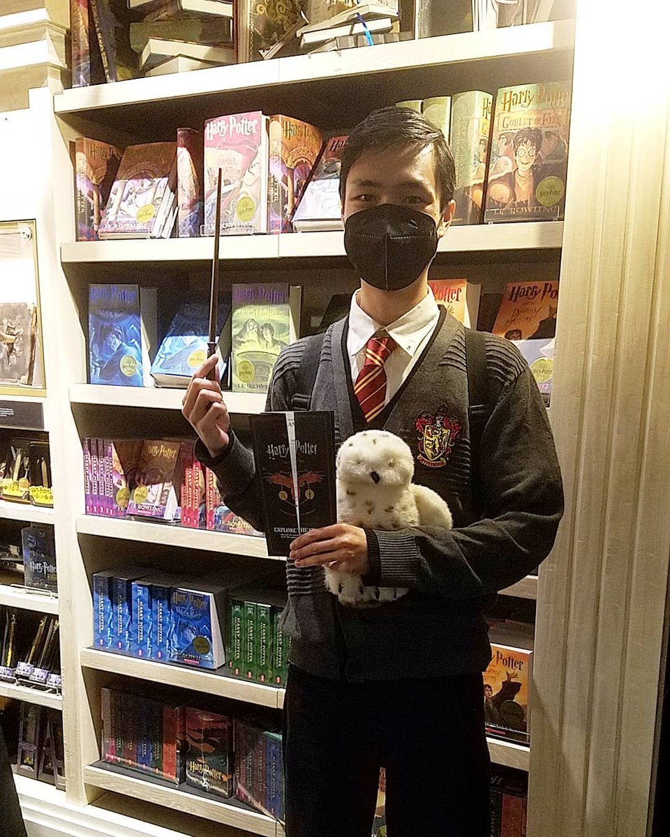 Harry Potter Store New York tweet media