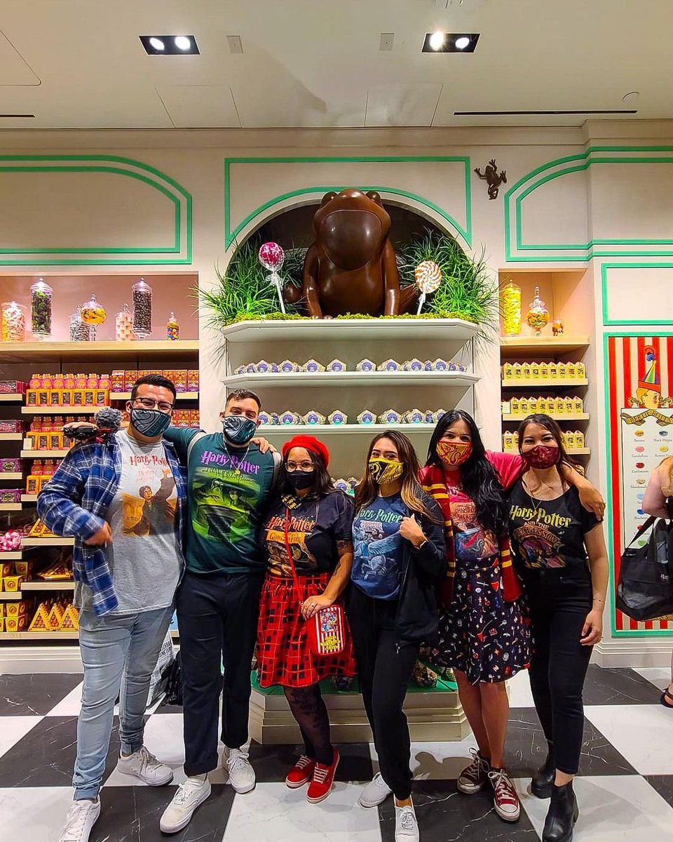 Harry Potter Store New York tweet media