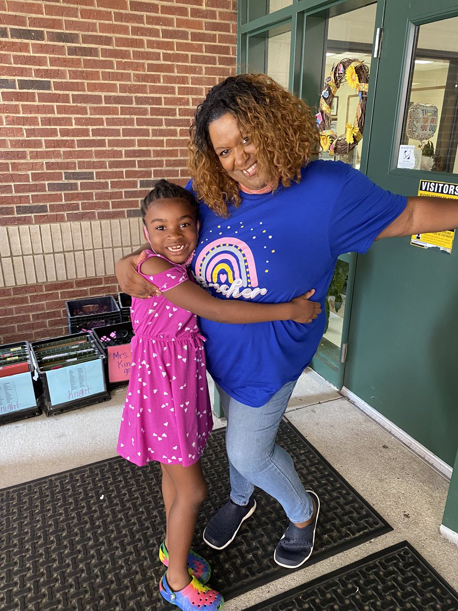 When hugs don’t have to be virtual anymore 💛