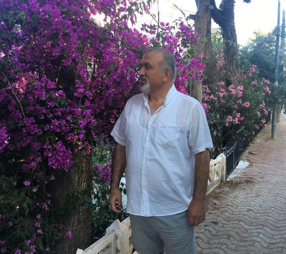 En mutsuz insan geçmişe takılmış geleceğini umut  eden anı yaşamayan insandır