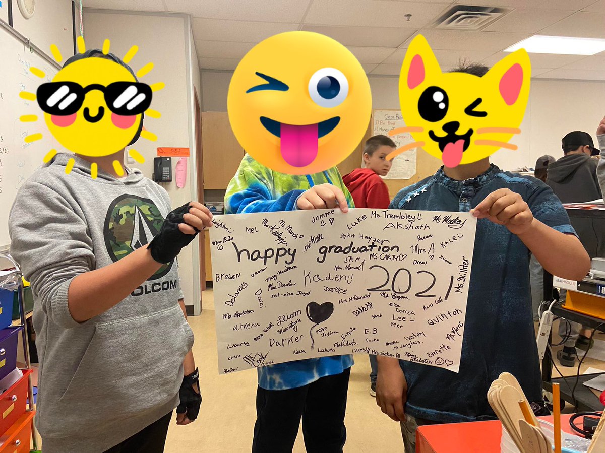 LeahMarch7's tweet photo. My kids made grad posters for our #2021grads today! Congratulations to all the kiddos crossing the stage this year! https://t.co/EKibFzBrtB