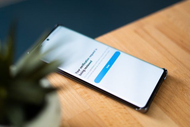 Phandroid's tweet image. If you want to get that ''blue checkmark" here's how you can apply for Twitter Verification buff.ly/3vM02PE