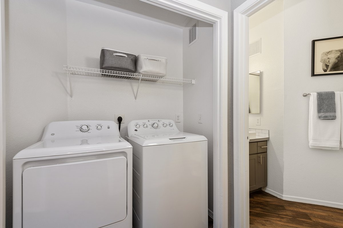 ArriveOcotillo's tweet photo. No more lugging your laundry across the community! All of our apartment homes feature an in-unit washer and dryer for your convenience 👕👖👗👚

#amenities #azapartments #arriveocotillo #nowleasing https://t.co/YAHCGufyYd