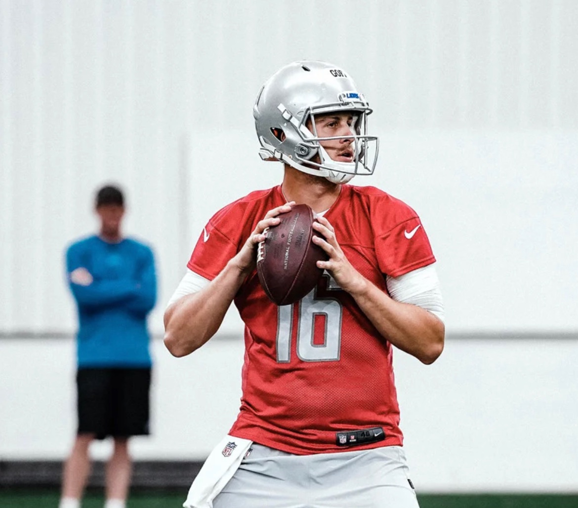 AlbertBreer's tweet photo. Old faces in new places at OTAs. https://t.co/kNK9VKm3b6