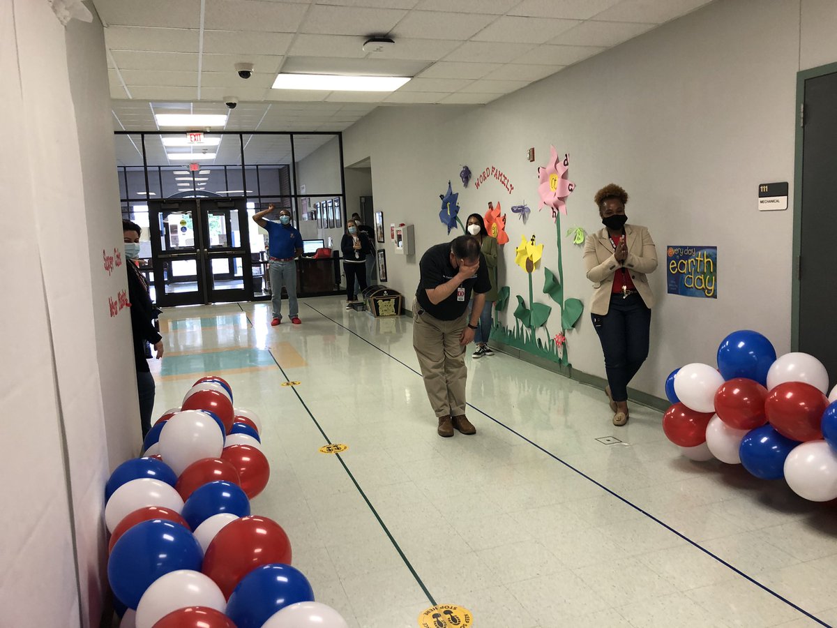 Jennifer_Dixon4's tweet image. We had to send Toscano off the “Keeble way”. Congrats on your promotion- I know you will do GREAT things at de Santiago!! 🥳@AldineISD #ConnectImpactInspire #KeebleONEteam @jtoscanog
