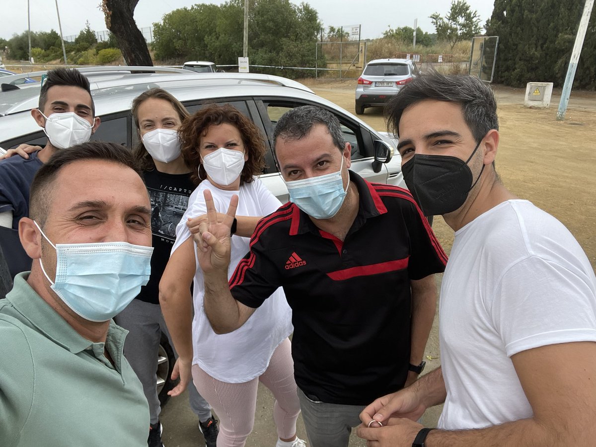 CEIPJJRebollo's tweet photo. Durante estos días, el profesorado, personal del aula matinal, del PROA, auxiliar de conversación, monitoras, educadoras, conserje, monitora del transporte escolar…en definitiva todo el personal docente y no docente dl @CEIPJJRebollo recibirá la segunda dosis de la vacuna de #AZ https://t.co/j4NqqUqd1u