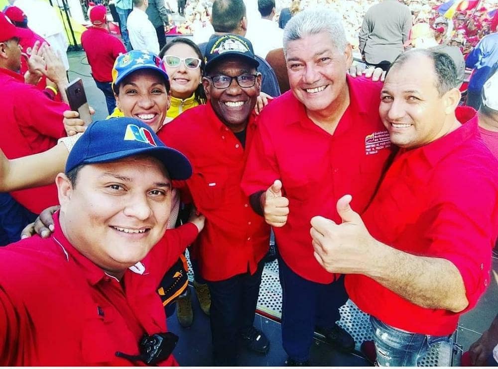 eduardopiate2's tweet photo. A un mes de la siembra de nuestro hermano Aristóbulo Izturiz, seguimos tu ejemplo camarada y mantenemos en alto tu bandera y tu legado @NicolasMaduro @delcyrodriguezv @dcabellor @PartidoPSUV @MPPEDUCACION https://t.co/l4OA4uGt90