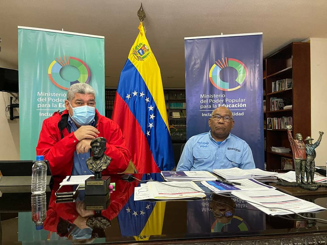 eduardopiate2's tweet photo. A un mes de la siembra de nuestro hermano Aristóbulo Izturiz, seguimos tu ejemplo camarada y mantenemos en alto tu bandera y tu legado @NicolasMaduro @delcyrodriguezv @dcabellor @PartidoPSUV @MPPEDUCACION https://t.co/l4OA4uGt90