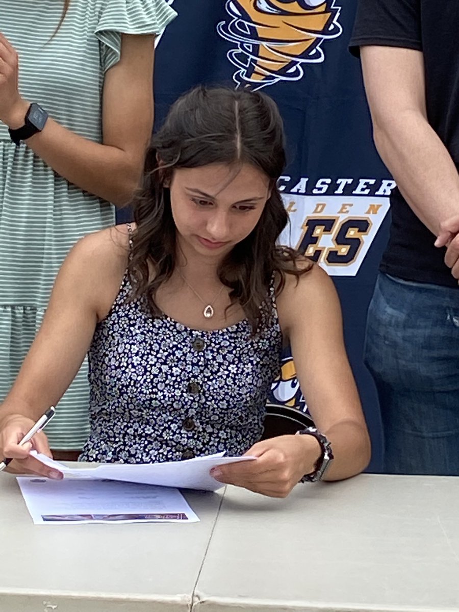 LadyGalesCC's tweet photo. Abrielle Kerns signs her letter of intent to further her cross country and track career at The University of Rio Grande. https://t.co/AmQtyv10aT