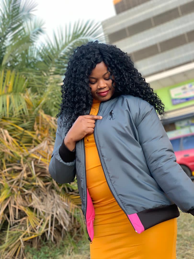prikllar99's tweet photo. Mukoma @jahprayzah ndandichingofungawo kuti munogona kungofarirawo makarida reverse puff jacket macolor aripo hawo mazhinji ndotanga kugadzira https://t.co/R3frW79QLJ