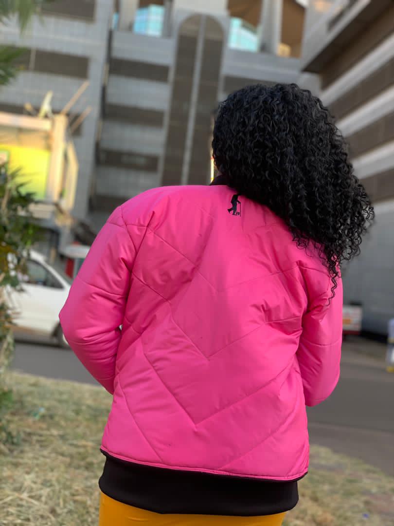 prikllar99's tweet photo. Mukoma @jahprayzah ndandichingofungawo kuti munogona kungofarirawo makarida reverse puff jacket macolor aripo hawo mazhinji ndotanga kugadzira https://t.co/R3frW79QLJ