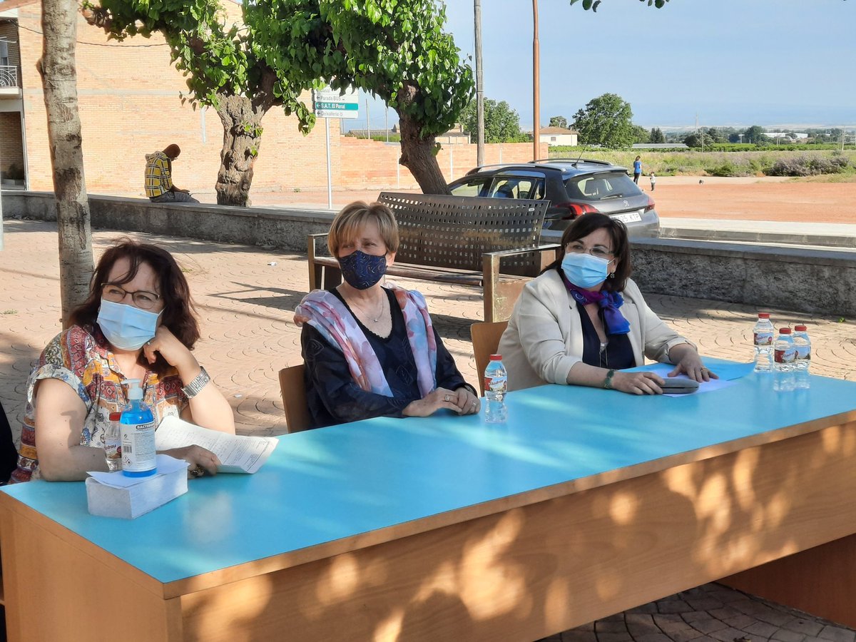SegriaCultura's tweet photo. Avui amb @BiblioAlpicat hem gaudit d'una tarda literària a tres bandes amb @_niubo , @MariaPons @MPuy1 que ens han parlat de les seves publicacions, motivacions i nous projectes. Gràcies per la proximitat‼️#texturesilectures #PalmiraRius #artextil https://t.co/nrkHWAvxdT