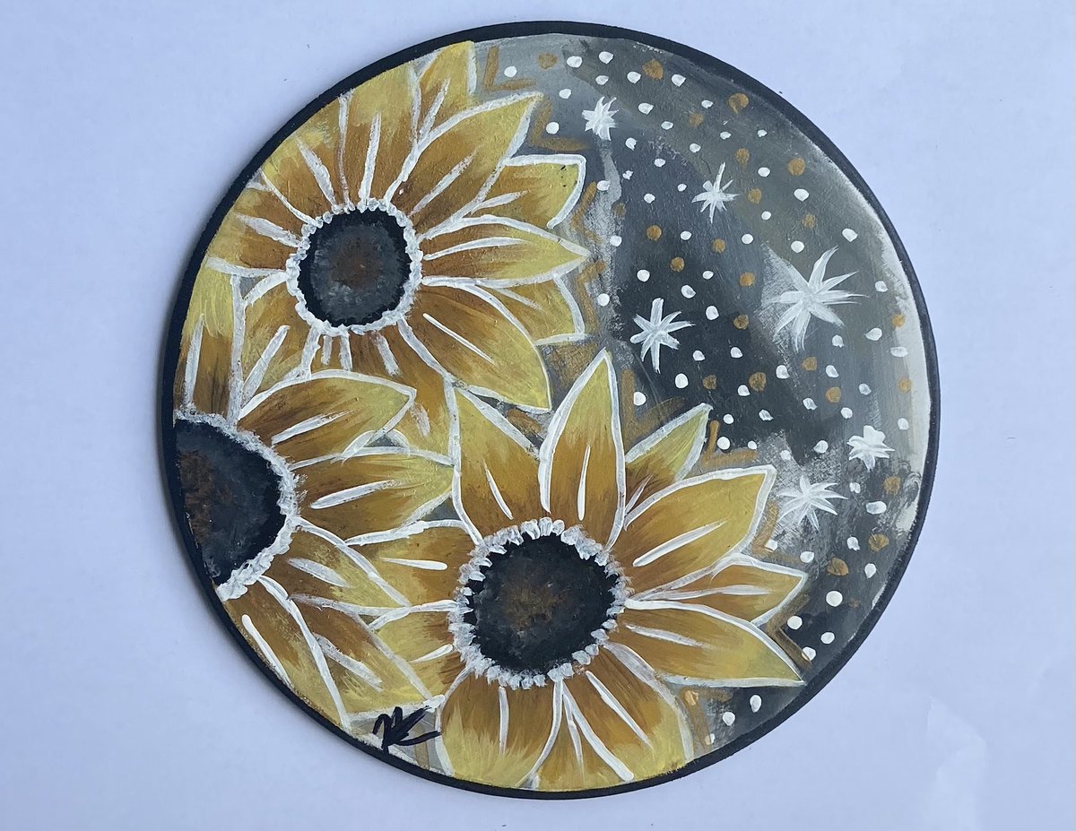 TristasLounge's tweet photo. Some cute little paintings that are available for purchase! ❤️ https://t.co/U1Jwdy2ODw