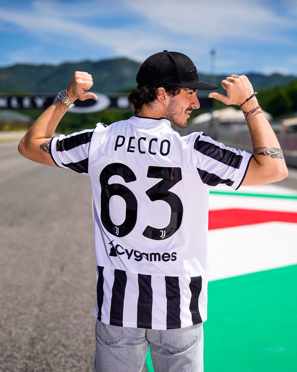 PeccoBagnaia's tweet photo. yesterday I felt like a coach, today like a footballer, I've got a taste for it 😜 

Thanks @juventus https://t.co/nNWCipovlJ
