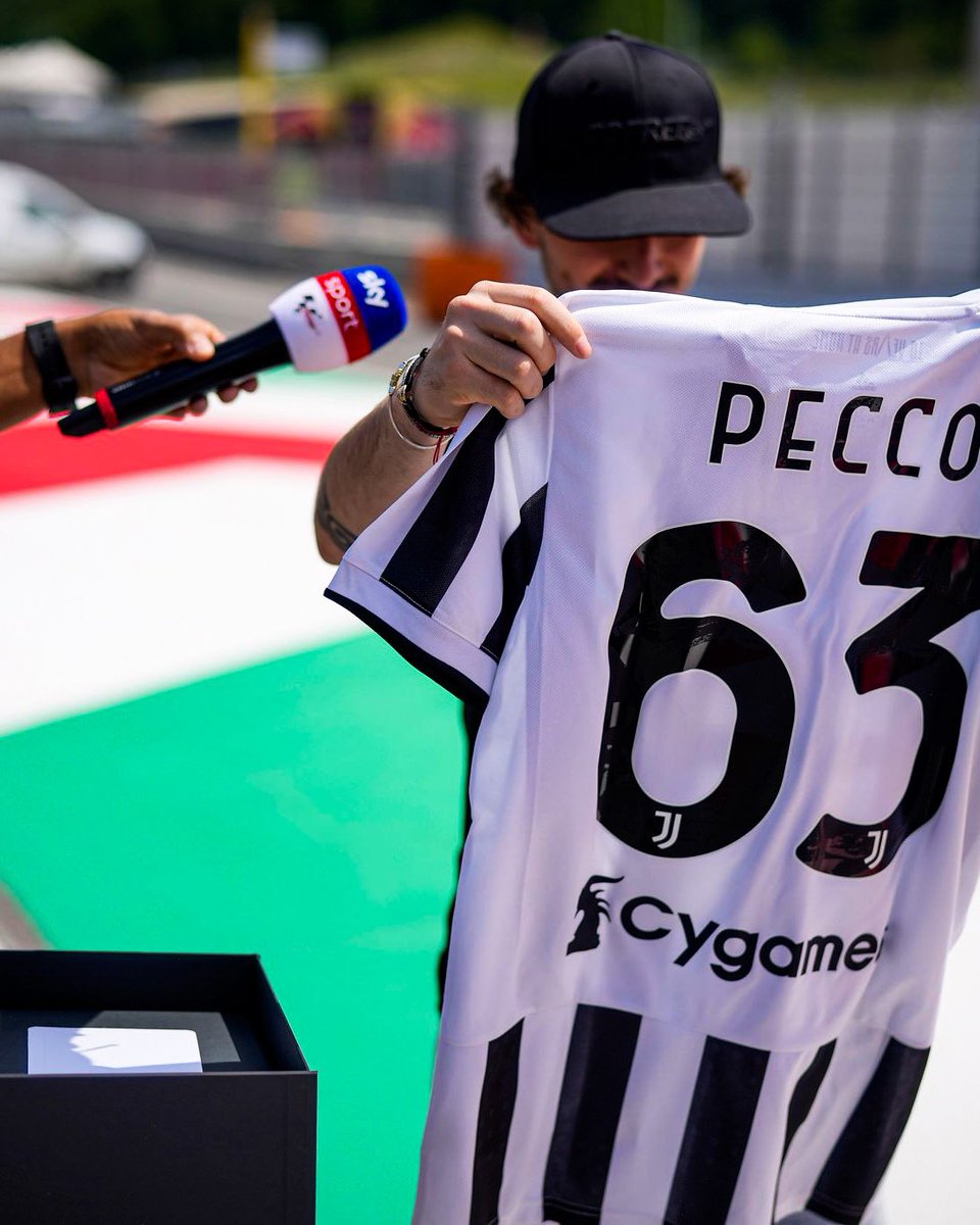 PeccoBagnaia's tweet photo. yesterday I felt like a coach, today like a footballer, I've got a taste for it 😜 

Thanks @juventus https://t.co/nNWCipovlJ