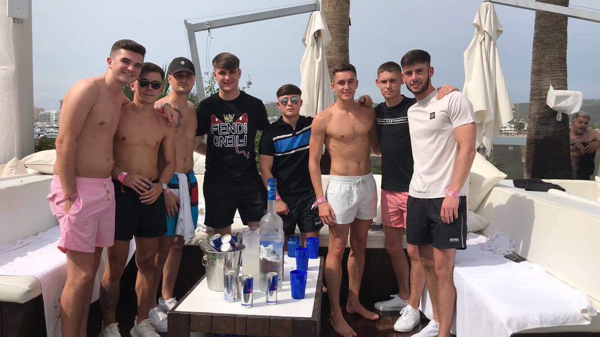 ronanmorton's tweet photo. @LiamMason_88 happy birthday ma man enjoy😎 X https://t.co/gTyM4jk7lz