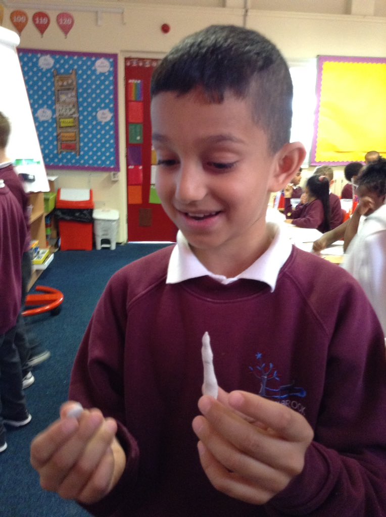 GawthropeHb's tweet photo. In Year 2 we looked at the teeth of humans, horses and lions. We then use plasticene to create different teeth. Can you remember the teeth we get first Year 2? The kind lions and horses also have. One of these animals has a different kind of tooth- a carnassial. https://t.co/CjbtSH1bJS