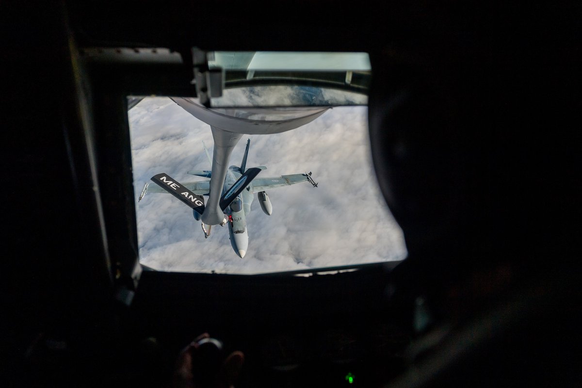 RCAFOperations's tweet photo. Our close alliance, constant readiness, and unmatched competence provide a strong deterrence backed by an immediate response to those who might seek to threaten North America. @1stAF @usairforce @NORADCommand #FriendsPartnersAllies https://t.co/SbKOqhgBGL