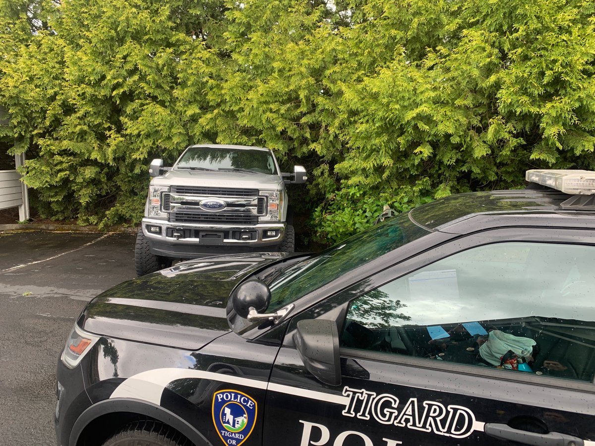TigardPolice's tweet photo. Just after 10 a.m. a woman stole a lifted Ford F350 from a dealership on SW Pacific Highway &amp; Hall Blvd. 

The truck was located, recovered and the driver was arrested all within a span of about 25 minutes. 

Read more at https://t.co/9EGBt91THi. https://t.co/oXqisSqSnc