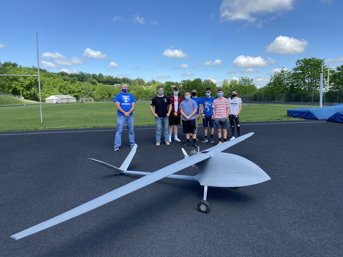 TRINITY_MLUCAS's tweet photo. Trinity Drone Academy expanding to include military drones.  Thank you, Mr. John Craig for working with our students and staff at the high school today. @TrinityAreaSD https://t.co/ioTcixWpm6
