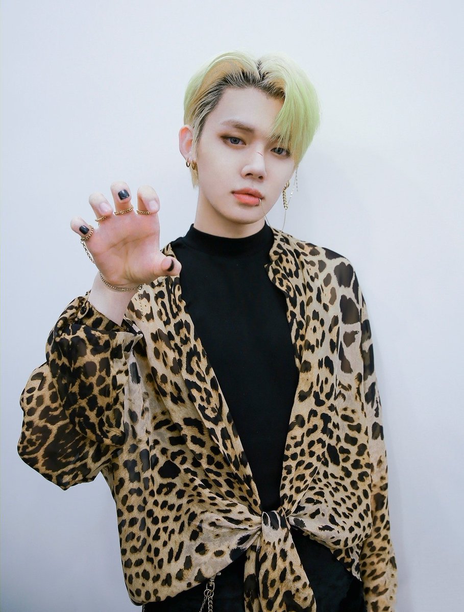 EB0YJUN's tweet photo. i'm not trynna be dramatic or anything but i'd die for puma era yeonjun https://t.co/RlCifHZb4I