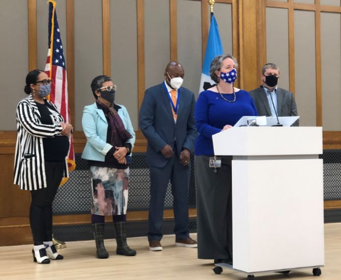 MayorOfMadison's tweet photo. It's going to be a better summer for @MMSDschools students because of a new partnership with @mymetrobus and @CityofMadison to provide free bus passes for all students. #metroforward https://t.co/nUY6NW2E4Z https://t.co/jmeAdHUlSE