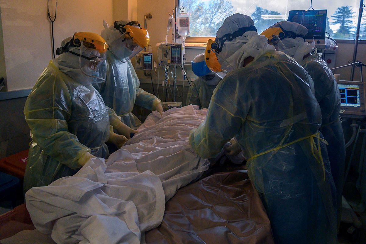 Médicos de Uruguay reclaman a Luis Lacalle Pou confinamiento ante “gravísima situación” por el coronavirus. bit.ly/3p3wzyb