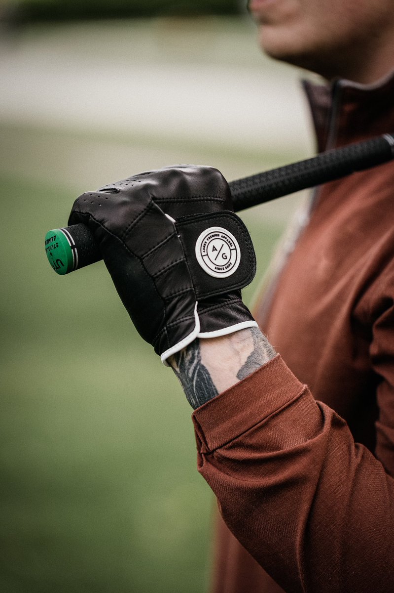 Got to JET ⚫️
Weekend Golf Awaits. Grab a new glove, like the standout ‘Jet Black’ glove, today to upgrade your current on-course style.

#AsherGolf #GolfLife #GolfGlove
pc 📸: <a href="/ohiojohnnygolf/">ohiojohnny</a>