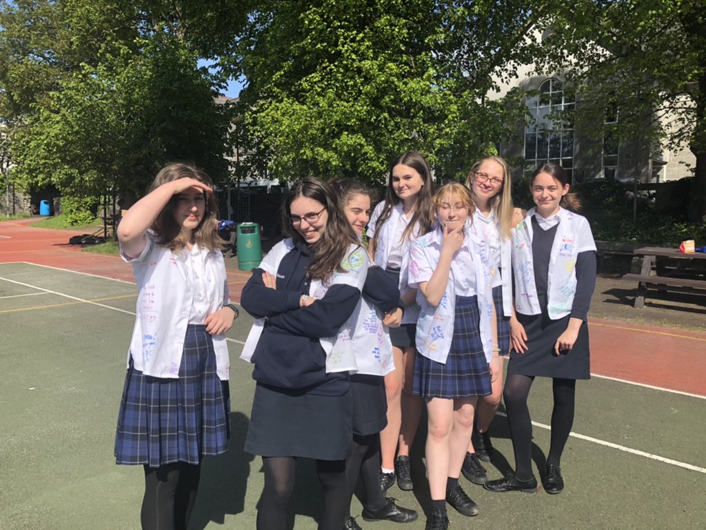 Hummingbird_PHS's tweet photo. Today we said goodbye to our longest standing team mates, we have one final race at Predannack on June 16th before we hang up our wings and fly from the team. We wish all our leaving students the best in the future and hope to see them at races as competition. 💙@Greenpowertrust https://t.co/GOs1MG8FaQ