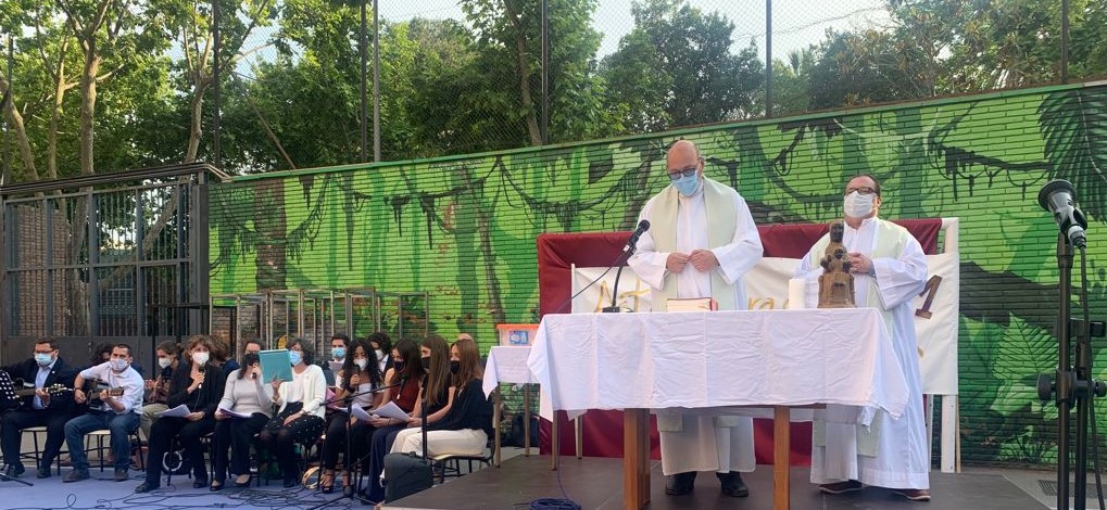 PadreDamianSSCC's tweet photo. La celebració d'acció de gràcies finalitza el curs 2n #batxpadredamiansscc
L'escola quedarà com una de les experiències més intenses de les seves vides on les portes sempre estaran obertes per recordar amb ells aquest moments
MOLTES FELICITATS NOIS!! #somsscc #sempreenelrecord https://t.co/UOZDxYNDBQ