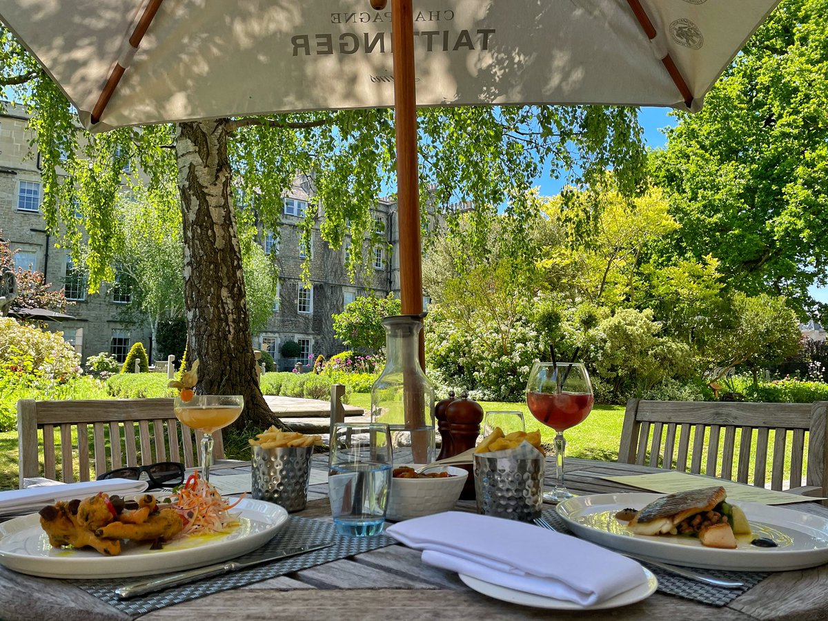 kateauthers's tweet photo. Summer finally arrived for lunch at the always wonderful @royalcrescent today! 🍴🍃☀️
#bathuk #visitbath #royalcrescent https://t.co/x5c8HuNhX1