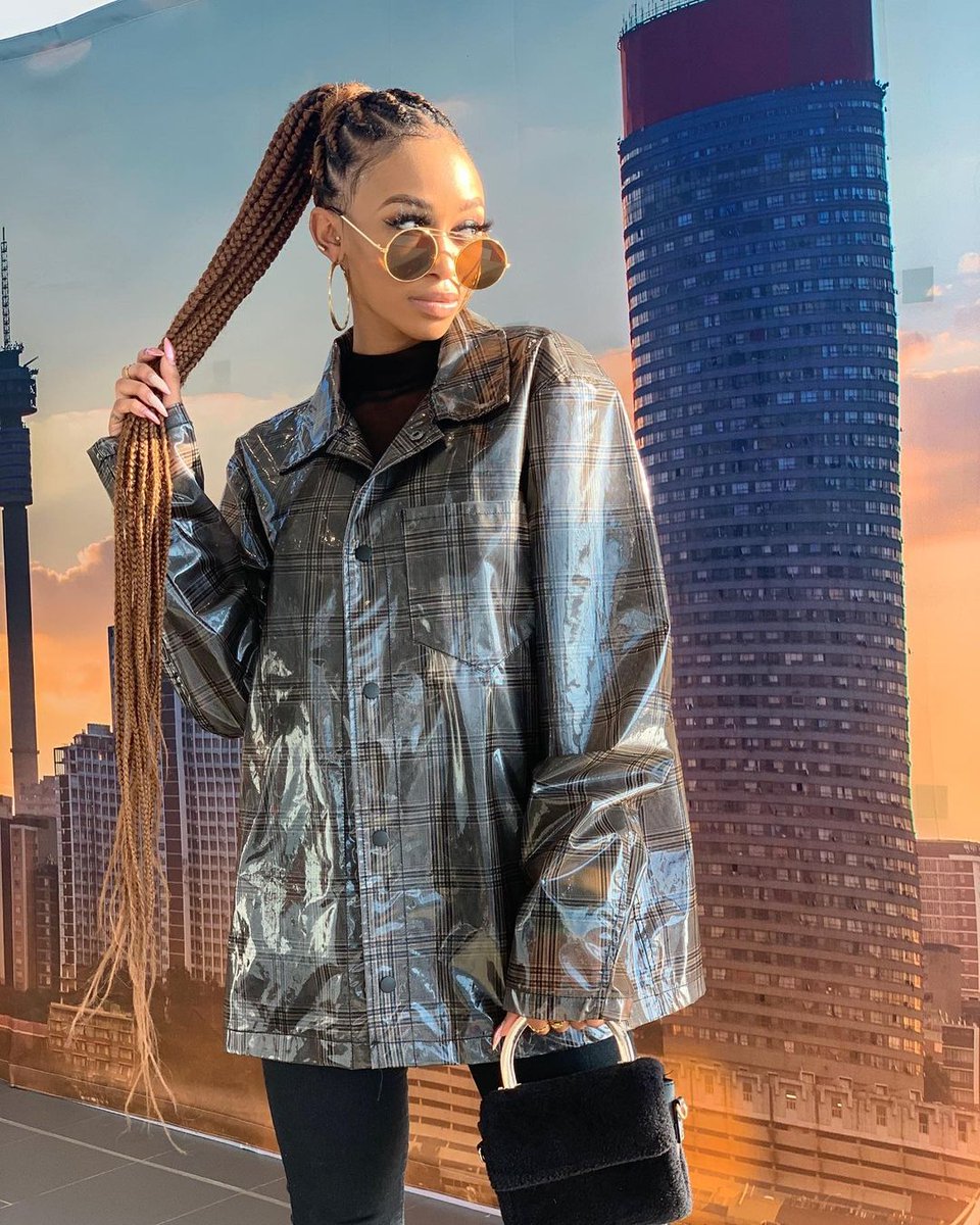 thenationent247's tweet photo. Beauty personified! ❤

⭐⭐#mohale | #PastorWantsAWife | #FamilyMeeting | #SkeemSaam | Julius Malema | Dineo | Gigaba | Lorch | Diddy | #etvScandal | @thabsie_sa   ⭐⭐ https://t.co/2RDSGG22bl