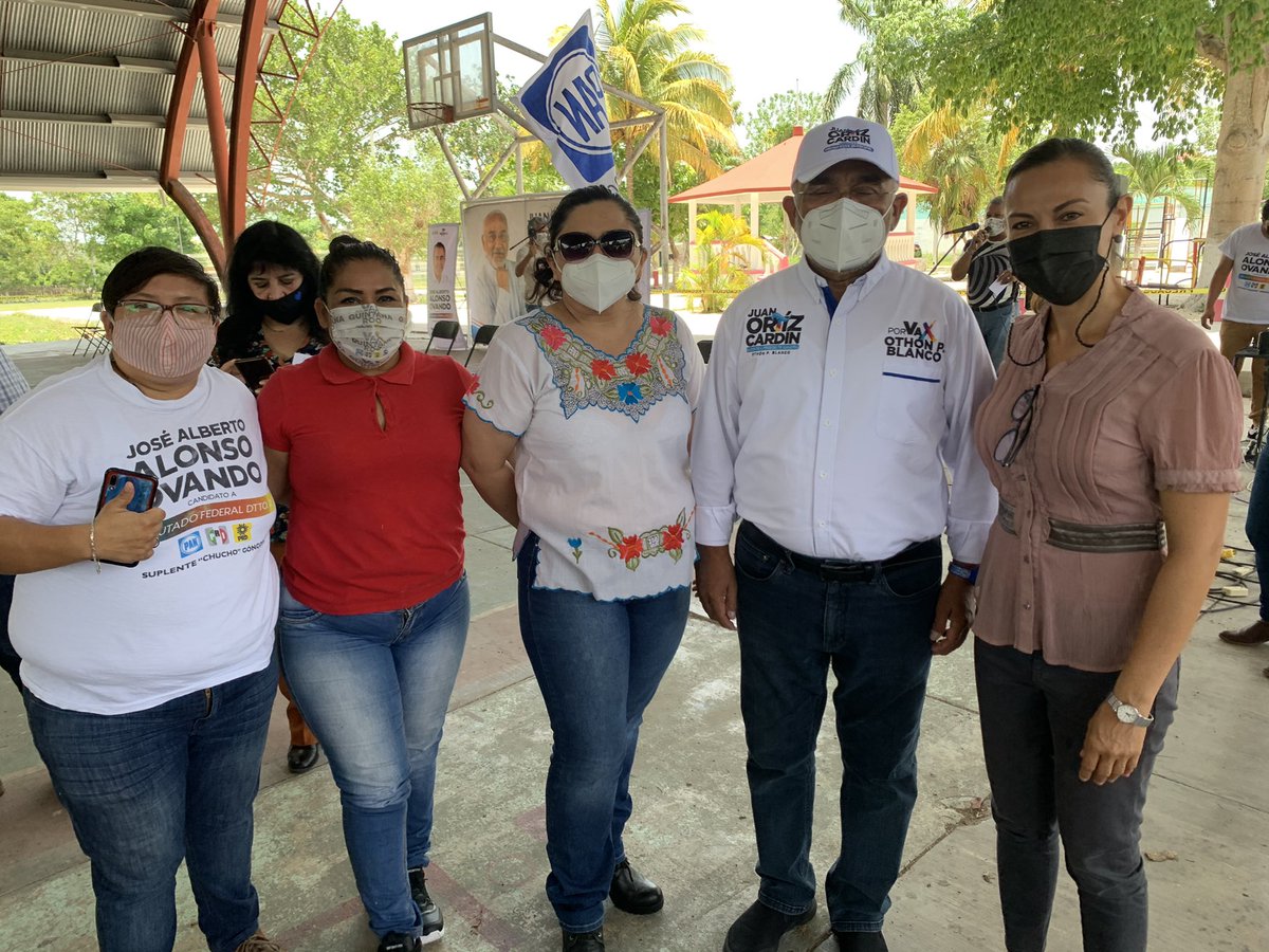 cnopqroo's tweet photo. Acompañando al Dr @JOrtizCardin en su visita x la zona cañera de OPB con la presencia de la Sen @BeatrizPRangel_ #VaXQ.Roo @CandyAyuso @PRIQRooOficial @CNOPNacional @VaXMexicoQROO @csobrinoargaez https://t.co/IDhPqWq4FH