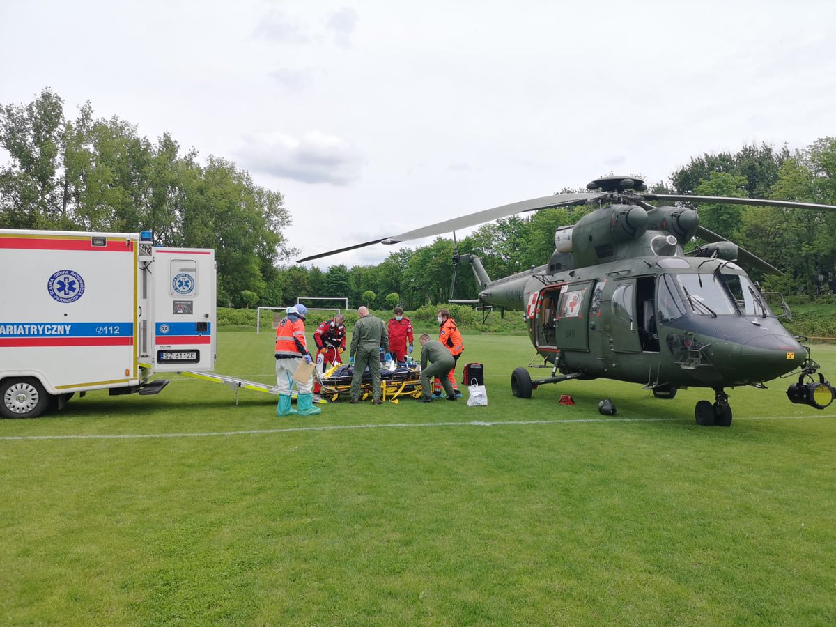 DowOperSZ's tweet photo. Kolejna misja i kolejne doświadczenia dla służby #ASAR 💪.
#LZPR z Mińska Mazowieckiego W-3 WA SAR 🚁 wspólnie z personelem medycznym #LPR zrealizował misję #MEDEVAC. Transport ciężko chorego pacjenta do przeszczepu płuc. Trasa Warszawa ➡ Zabrze.
@DGeneralneRSZ #3SLTr #2GPR https://t.co/paKe7exeCY