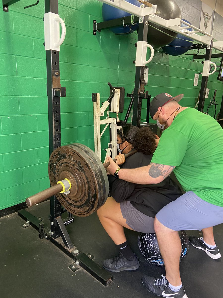 sciotoladyirish's tweet photo. Omena’s turn to kill it in the weight room! Squat and bench today #maxgoals #challengeyourself #teambuildingwhilepushingweight https://t.co/bBEanLaIIR