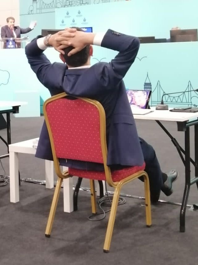 Soldaki;
👉RAMPA çıkarken..!

Sağdaki;
ZIVANADAN çıkarken..!👉