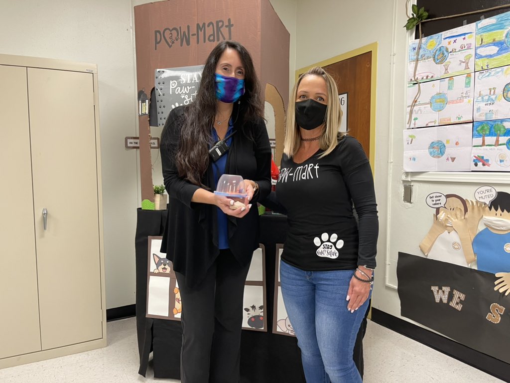 lydis_berriz's tweet photo. Even the administration and some of the staff members at @SPEpanthers Sunset Park Elementary had a great time adopting a pet at our PAW-Mart. https://t.co/dcm1qCQrrM