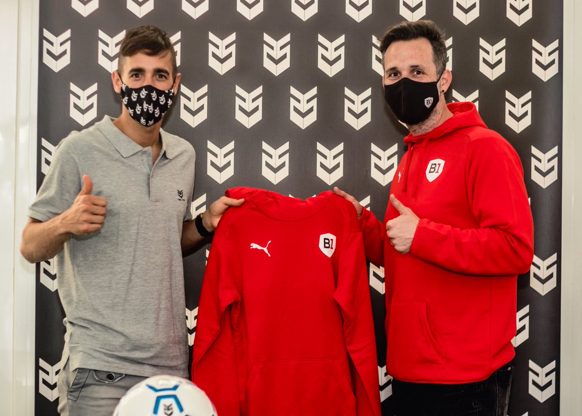b1socceracad3my's tweet photo. Gran tarde con los amigos de @TwoFiveGloves y el porterazo @edgarbadia. ¡Gracias por tu tiempo y por ayudarnos a preparar bonitos sorpresas! ⚽️2️⃣5️⃣🧤🔝 #B1Family #TwoFiveSquad #B1Friends https://t.co/syvQsYQFV2