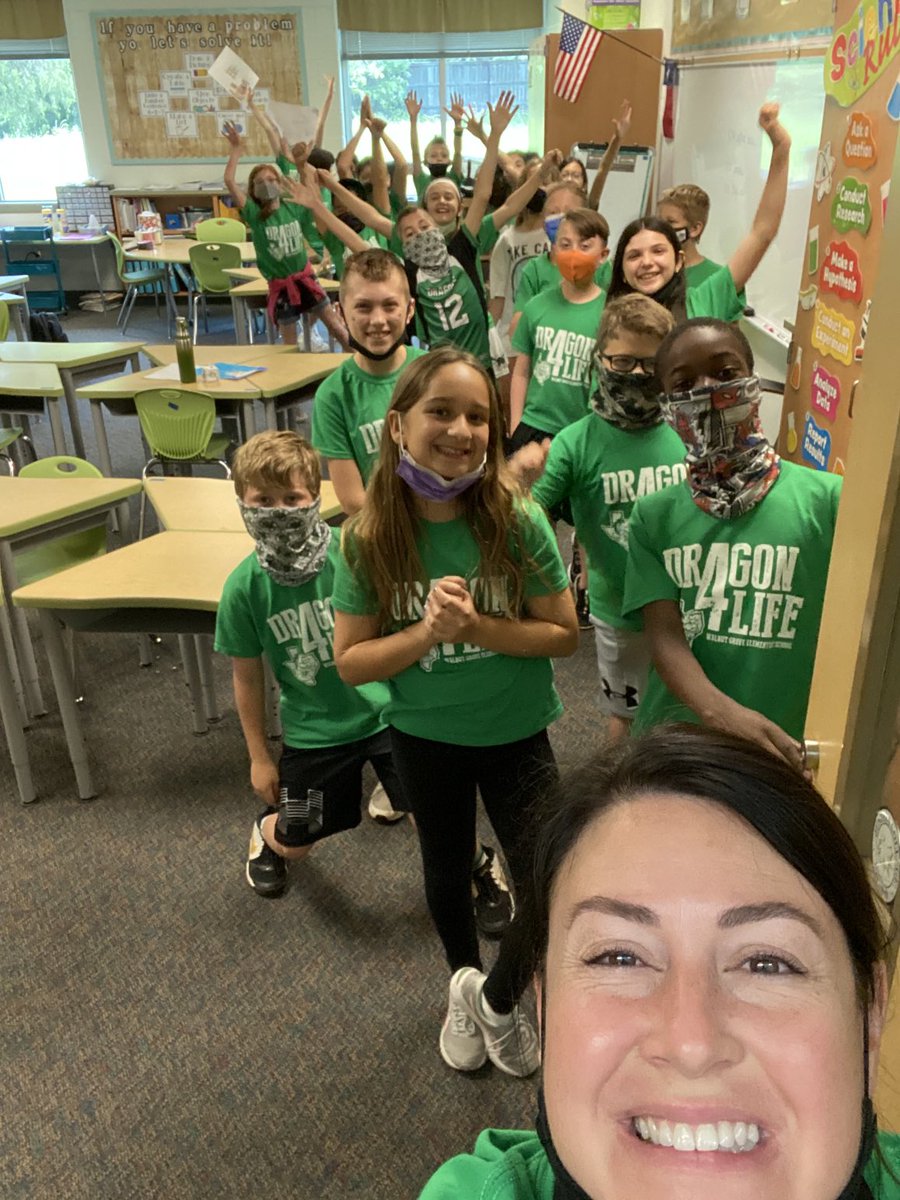 Here we go!  Clapping out these precious kids of the WGES class of 2021! ⁦<a href="/WGESdragons/">Walnut Grove ES</a>⁩