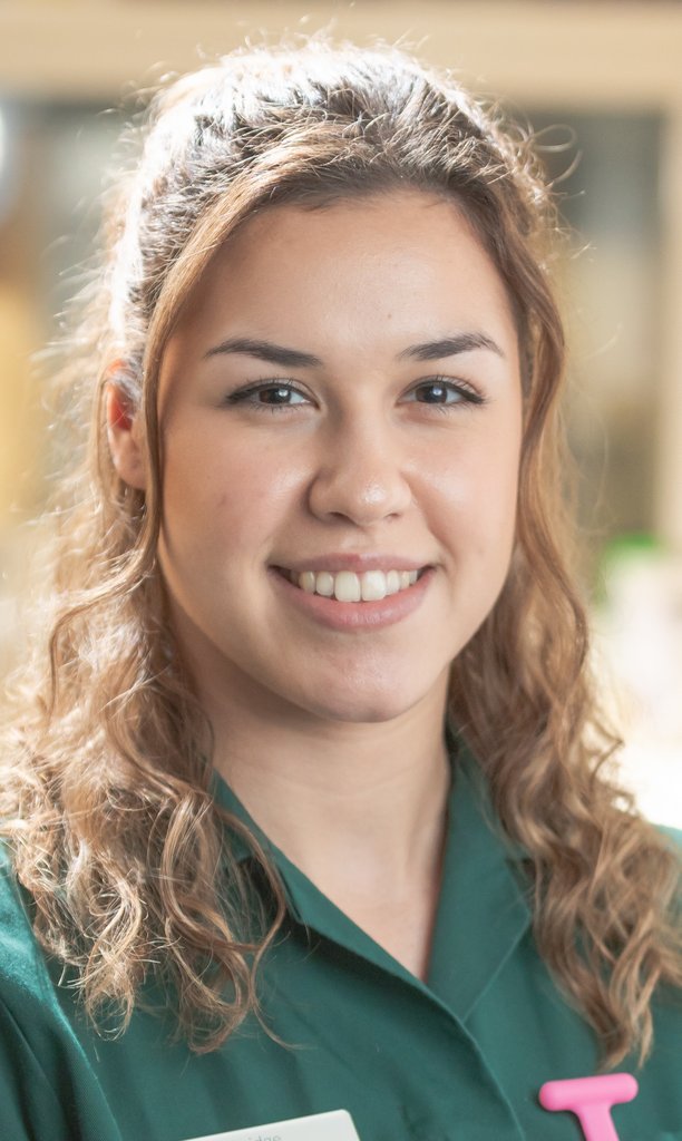 #VNAM2021
Meet nurse Ana, who we are very lucky to share with another practice down in London, working at both on a part time basis.
"I have to say that one of my favourite patients over the years is Blu.  I  also love my exotic days and nurse appointments!"